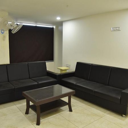 Hotel Savera Inn Morbi Buitenkant foto