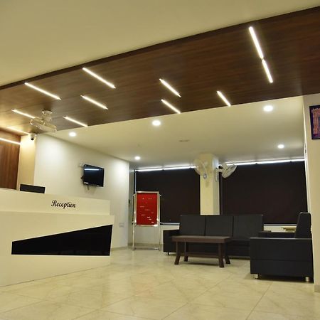 Hotel Savera Inn Morbi Buitenkant foto