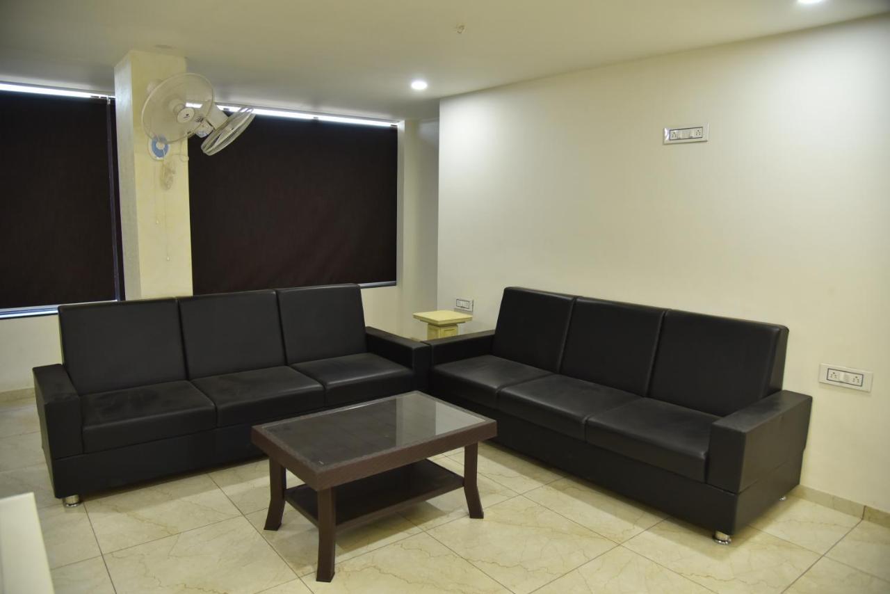 Hotel Savera Inn Morbi Buitenkant foto