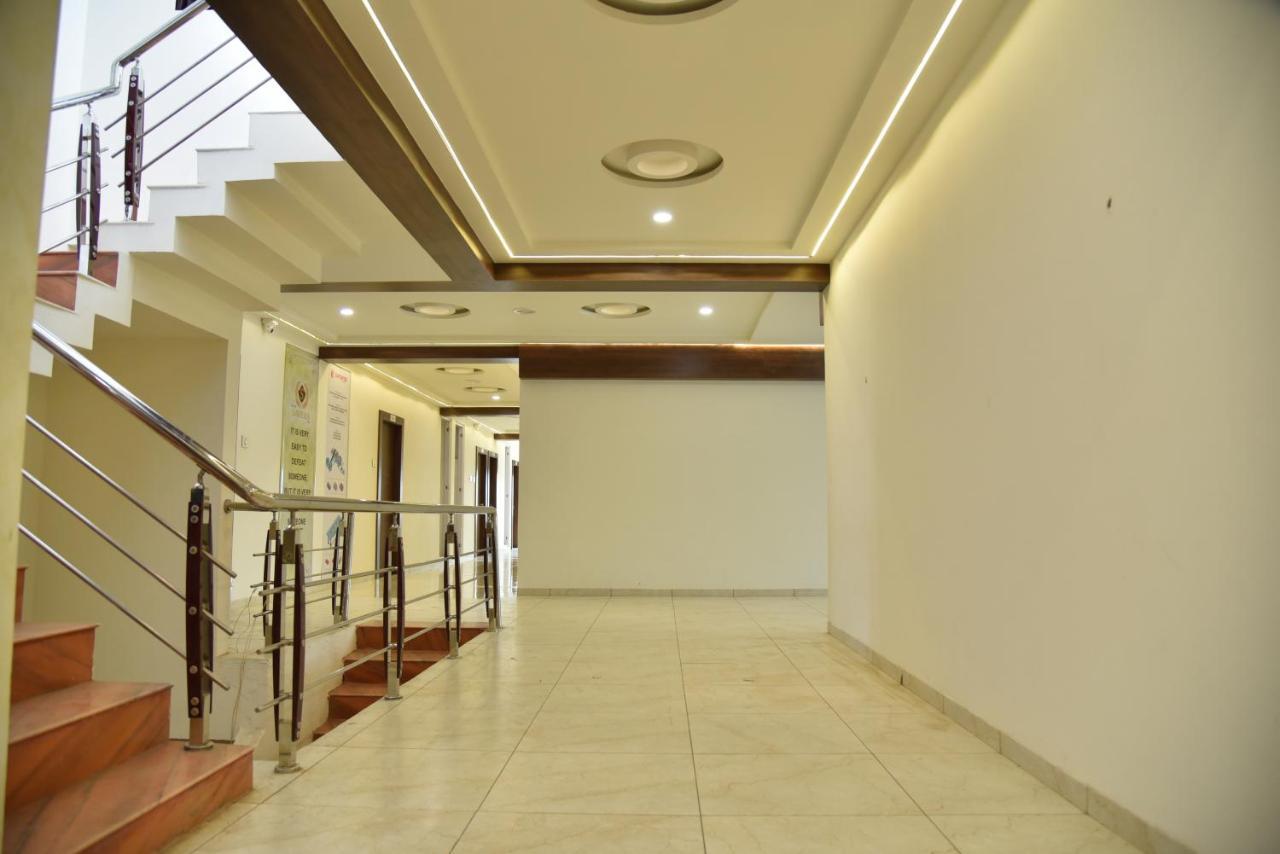 Hotel Savera Inn Morbi Buitenkant foto