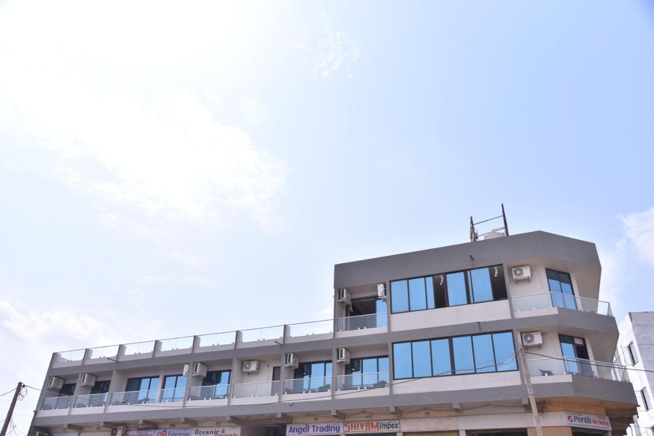 Hotel Savera Inn Morbi Buitenkant foto