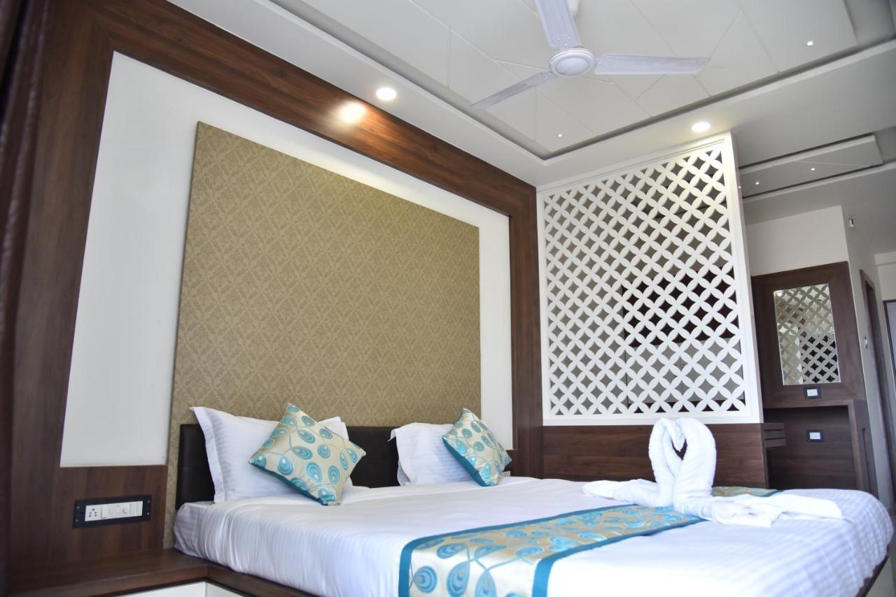 Hotel Savera Inn Morbi Buitenkant foto