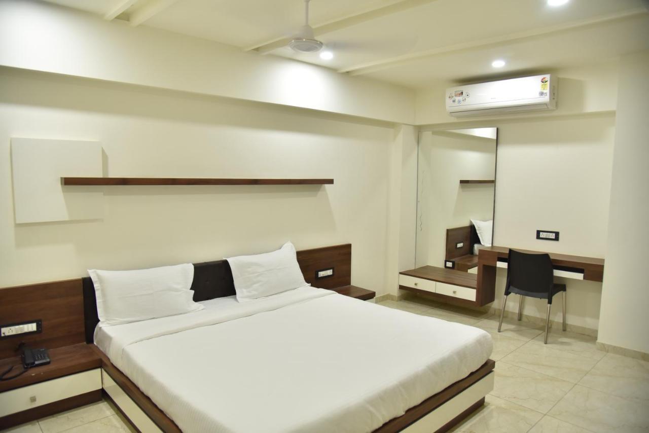 Hotel Savera Inn Morbi Buitenkant foto
