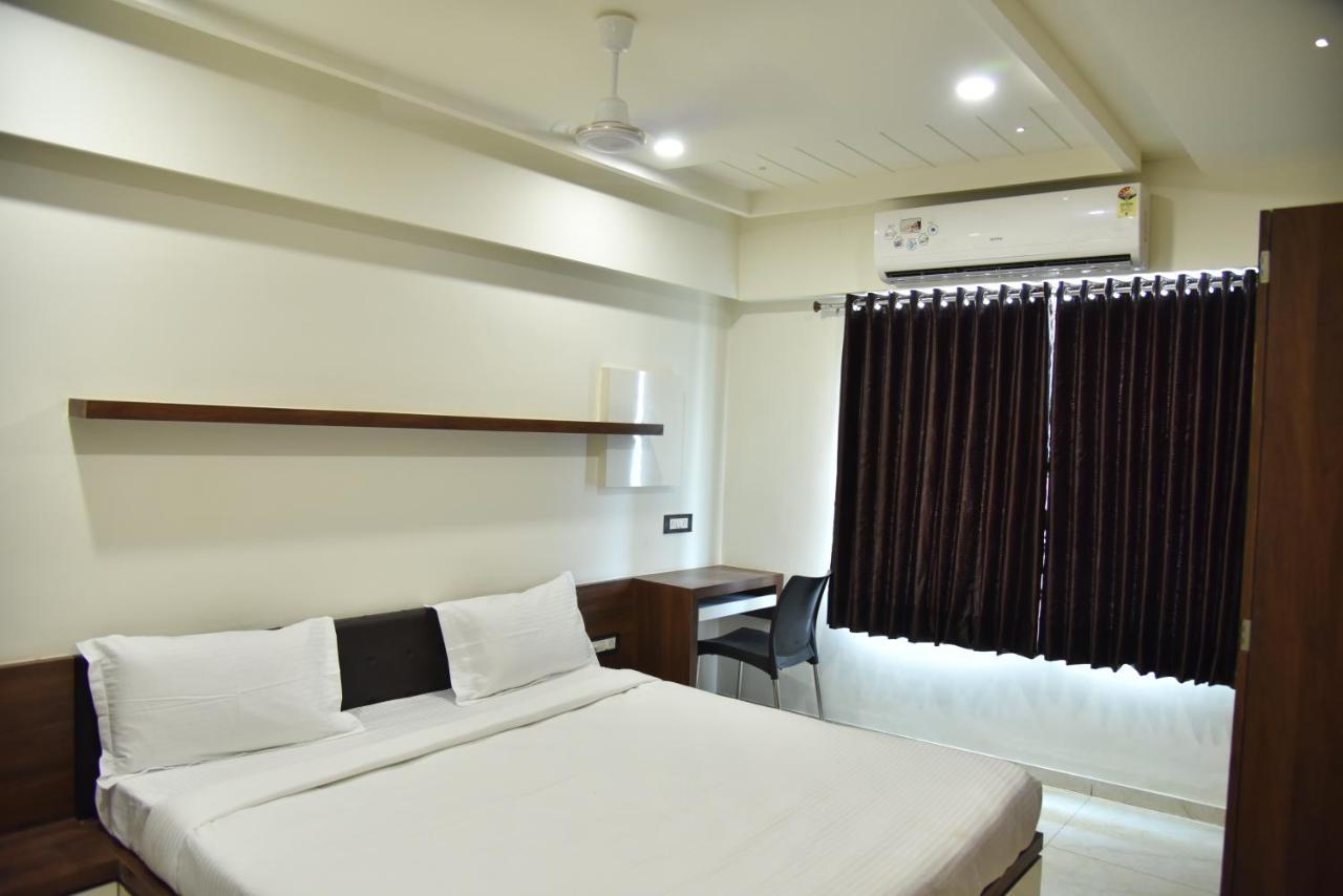 Hotel Savera Inn Morbi Buitenkant foto