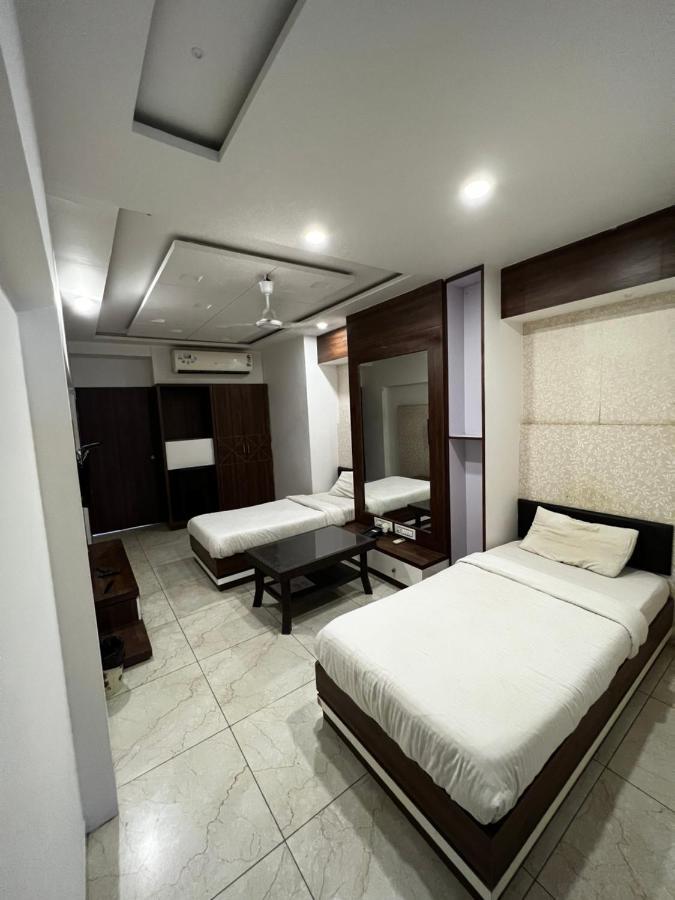 Hotel Savera Inn Morbi Buitenkant foto