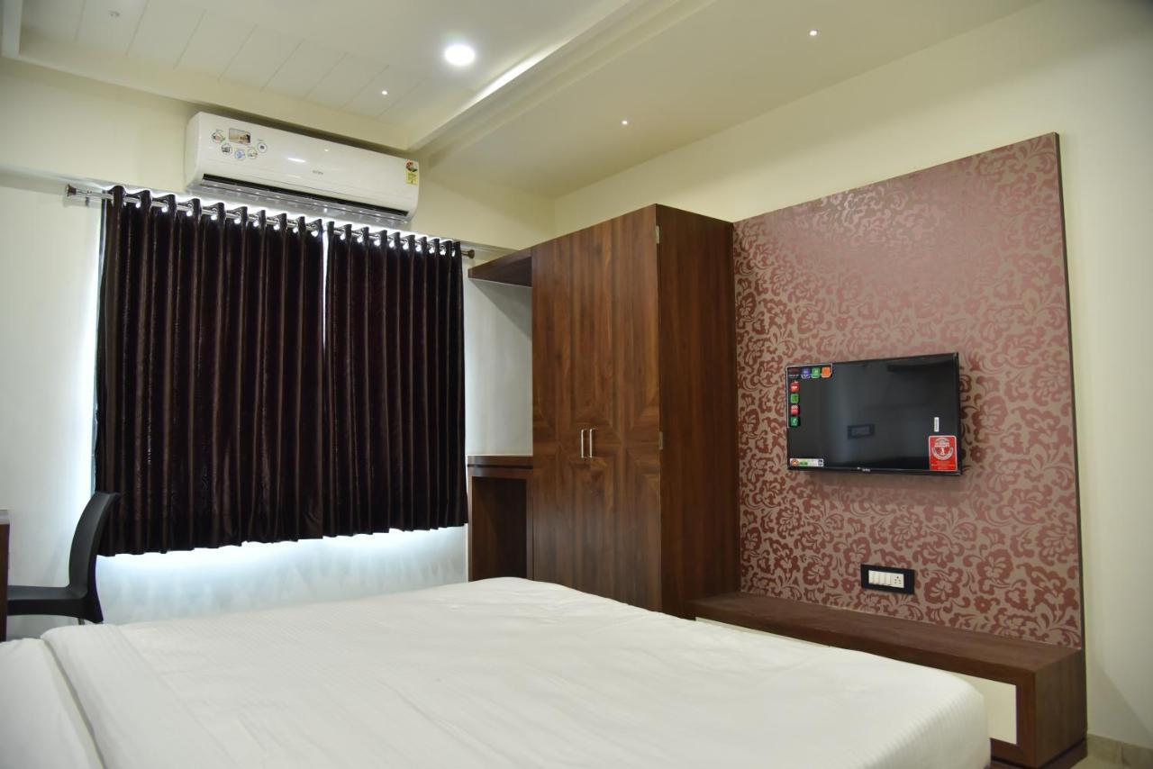 Hotel Savera Inn Morbi Buitenkant foto