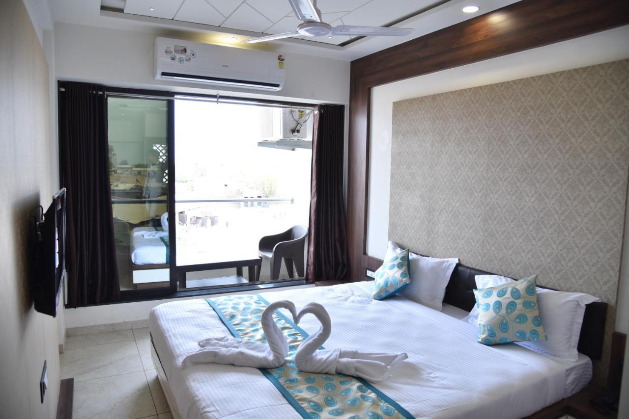 Hotel Savera Inn Morbi Buitenkant foto