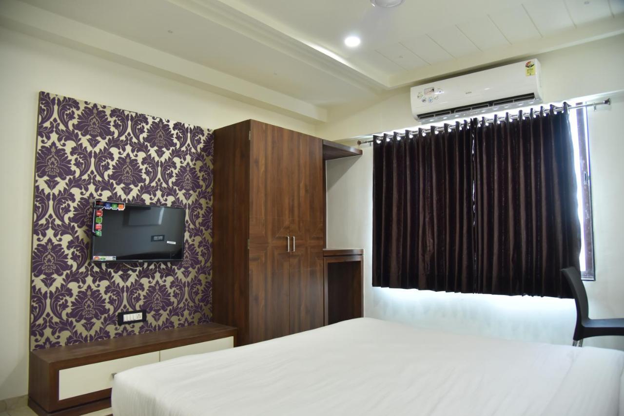 Hotel Savera Inn Morbi Buitenkant foto