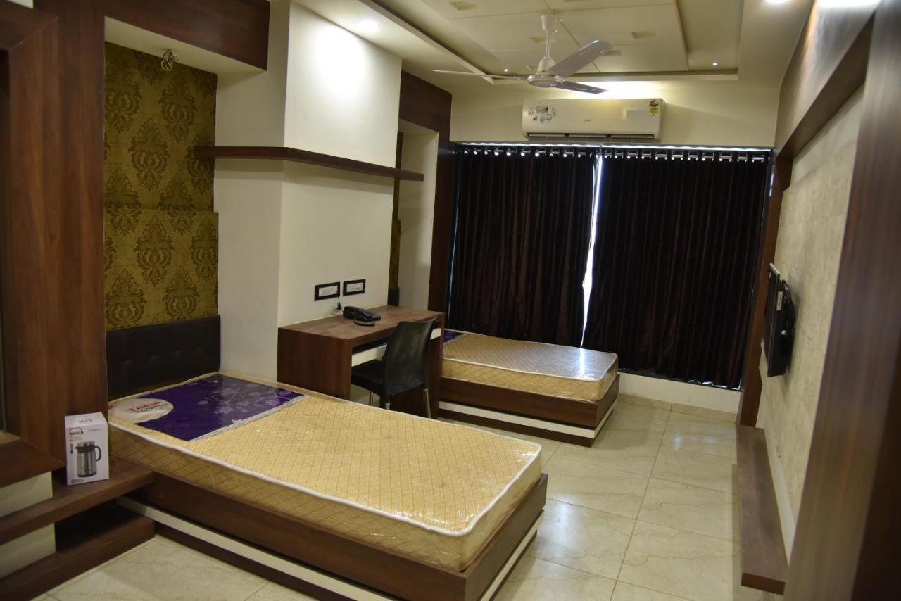 Hotel Savera Inn Morbi Buitenkant foto